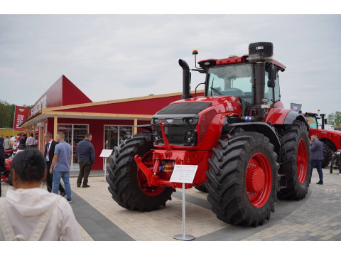 МТЗ презентовал самый мощный в мире трактор классической компоновки